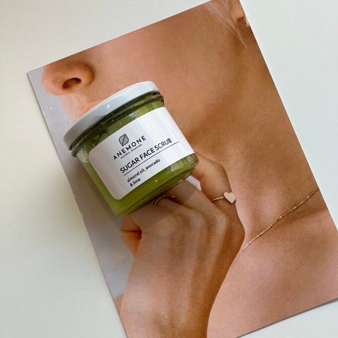 Scrub προσώπου με βούτυρο αβοκάντο – 125 ml