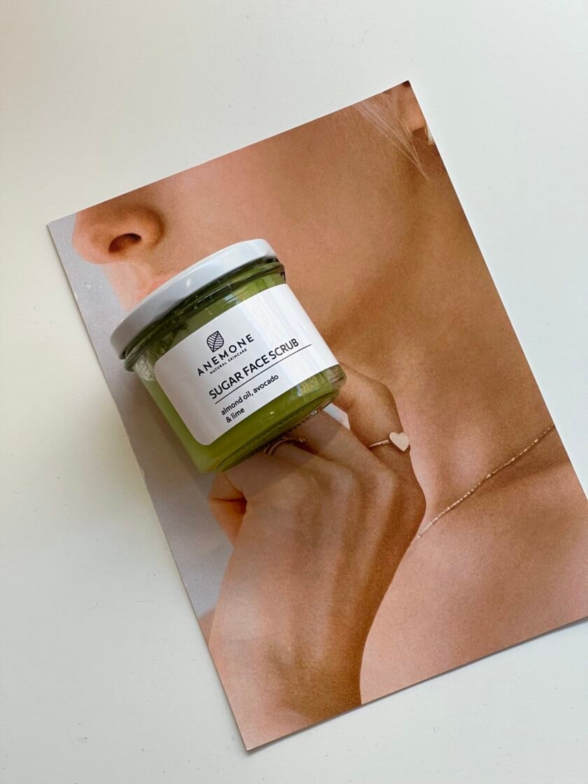 Scrub προσώπου με βούτυρο αβοκάντο – 125 ml