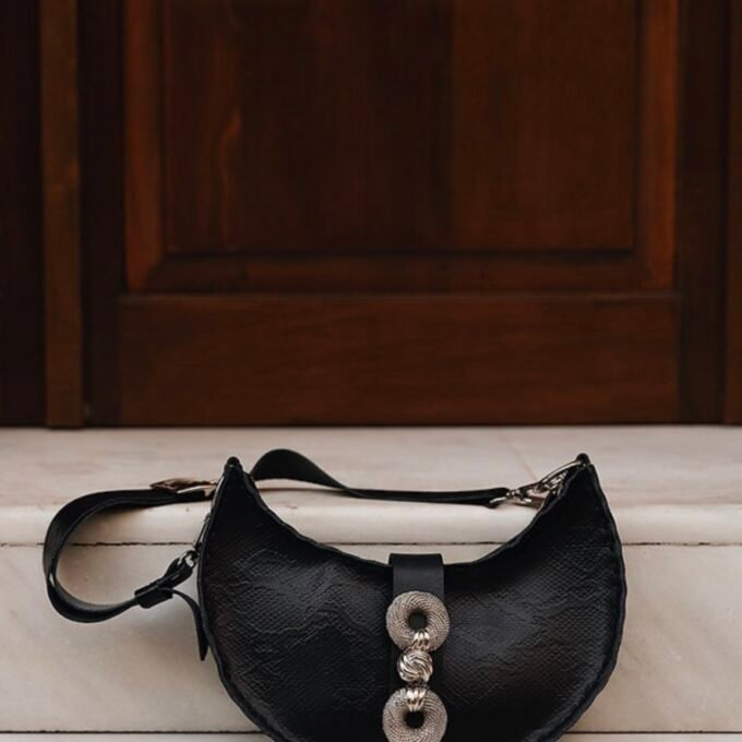 "Piu che puoi" shoulder bag