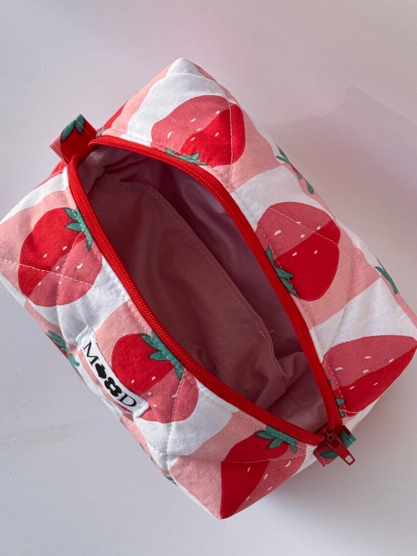 Strawberry Mood - Beauty Bag - Image 3