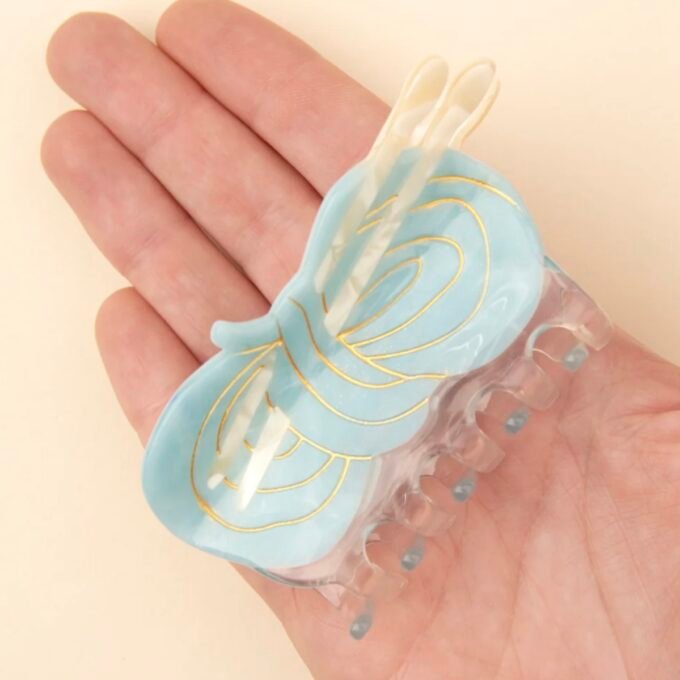 WOOL BALL HAIR CLAW