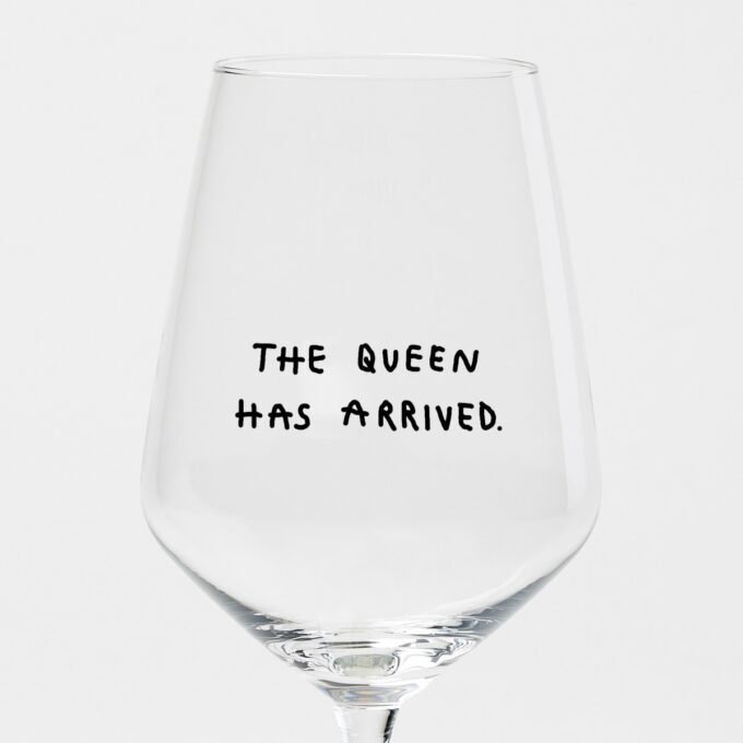 "The Queen Has Arrived" wine glass by Johanna Schwarzer × selekkt